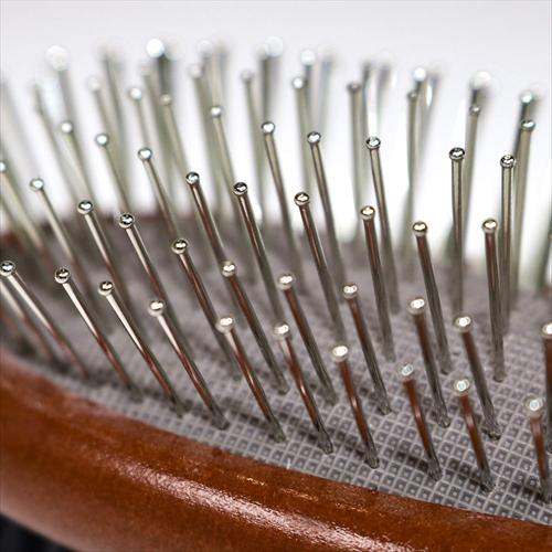 Rozčesávací kartáč 2v1 pro lesklou srst psů S