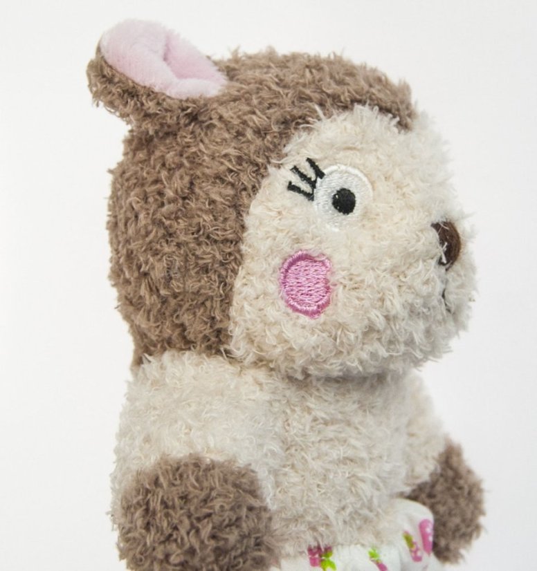 Hračka Veverka z měkké přírodní bavlny pískací