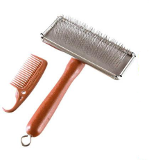 Rozčesávací kartáč na línající psí srst s jemným účinkem na kůži S