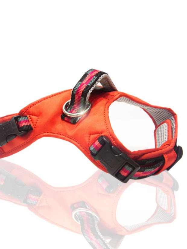 Postroj s ventilační funkcí červený M