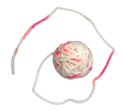 Vlněné klubko z tenčí příze s matatabi růžové