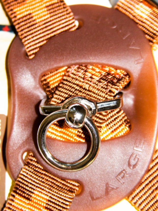 Postroj se silikonovým zapínáním hnědý L